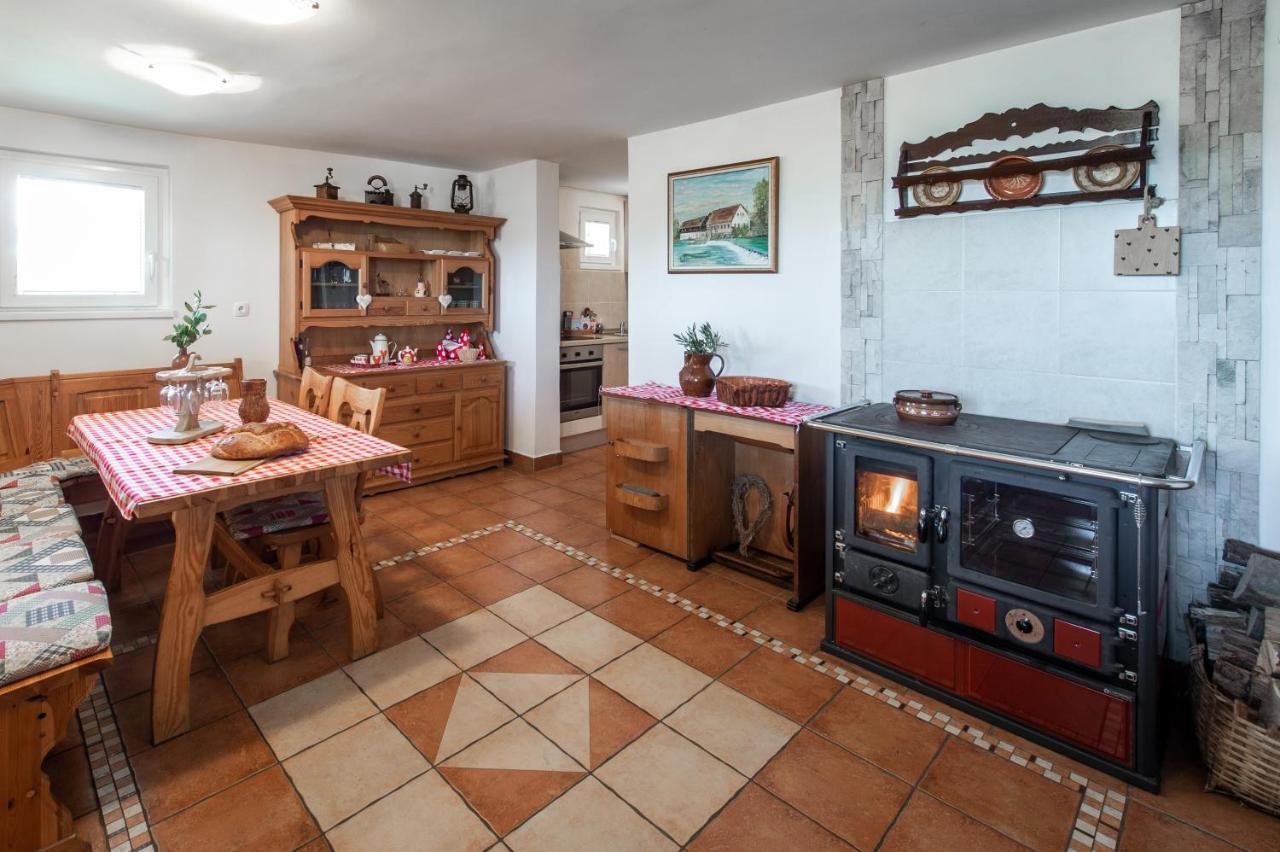 Zidanica Krstinc Villa Straza ภายนอก รูปภาพ