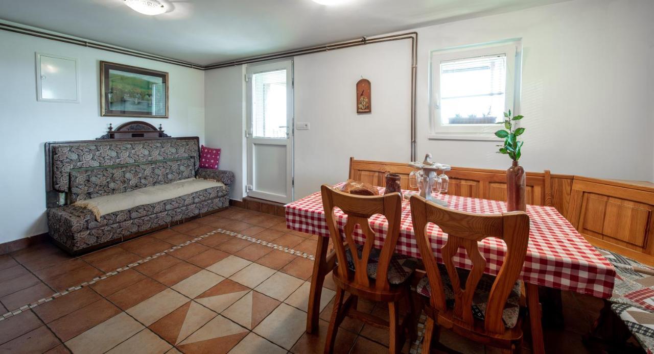 Zidanica Krstinc Villa Straza ภายนอก รูปภาพ